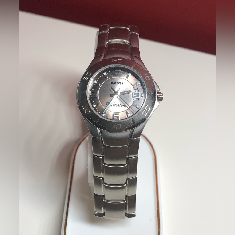 Roots Nexus R812 watch